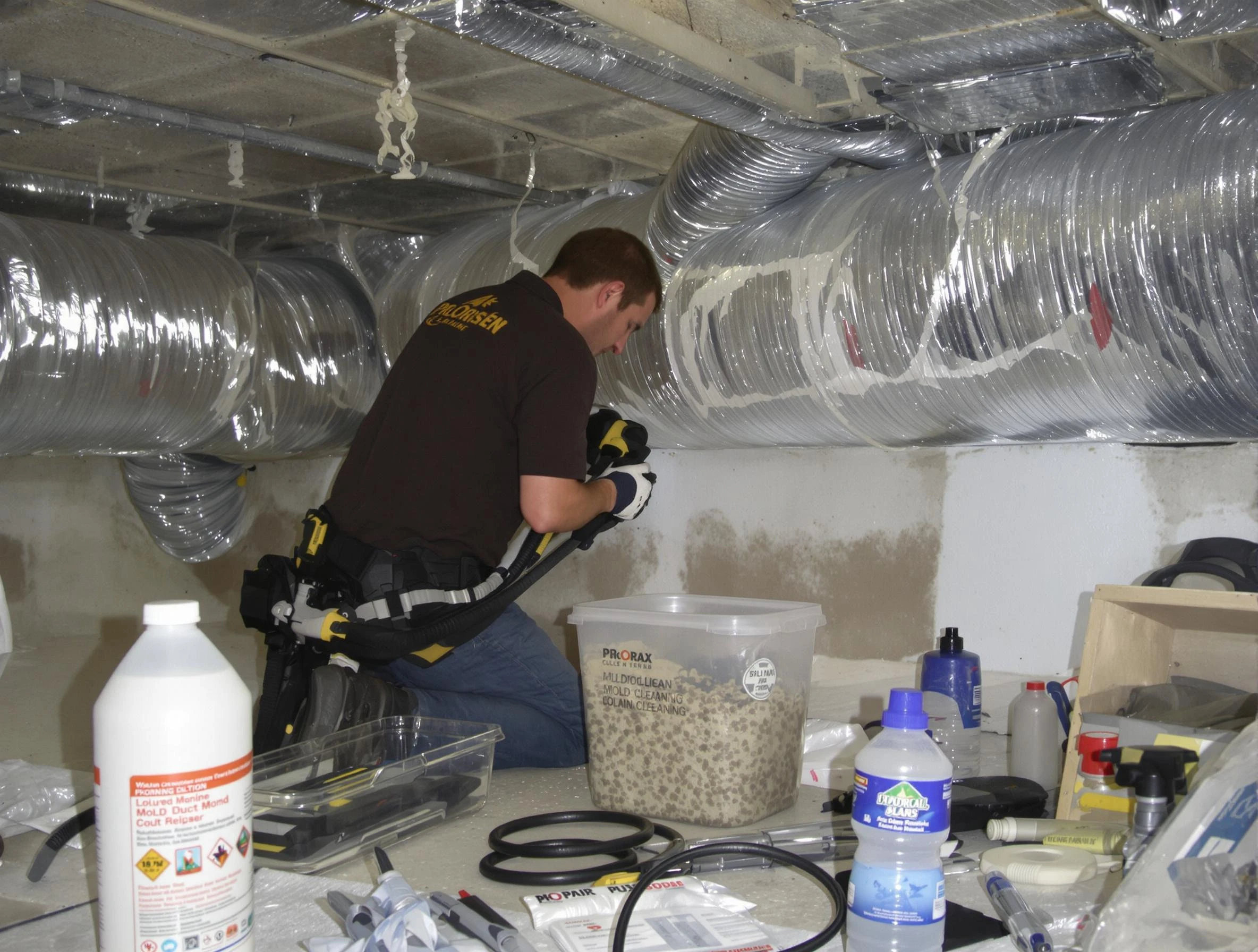 Dakota Ridge Air Duct Cleaning specialist performing professional mold removal from air ducts in Dakota Ridge